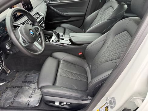 Used 2023 BMW 530i w/ M Sport Package image 9