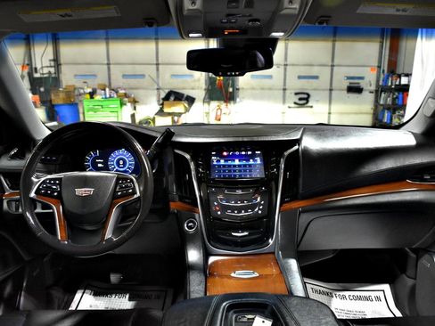 Used 2016 Cadillac Escalade ESV Luxury image 12