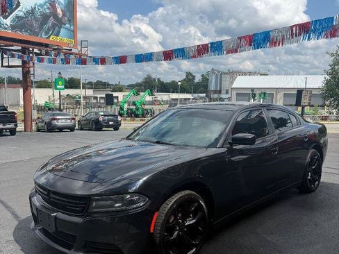 Used 2020 Dodge Charger SXT RWD image 4