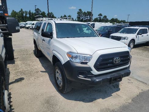 Used 2023 Toyota Tacoma SR RWD image 2