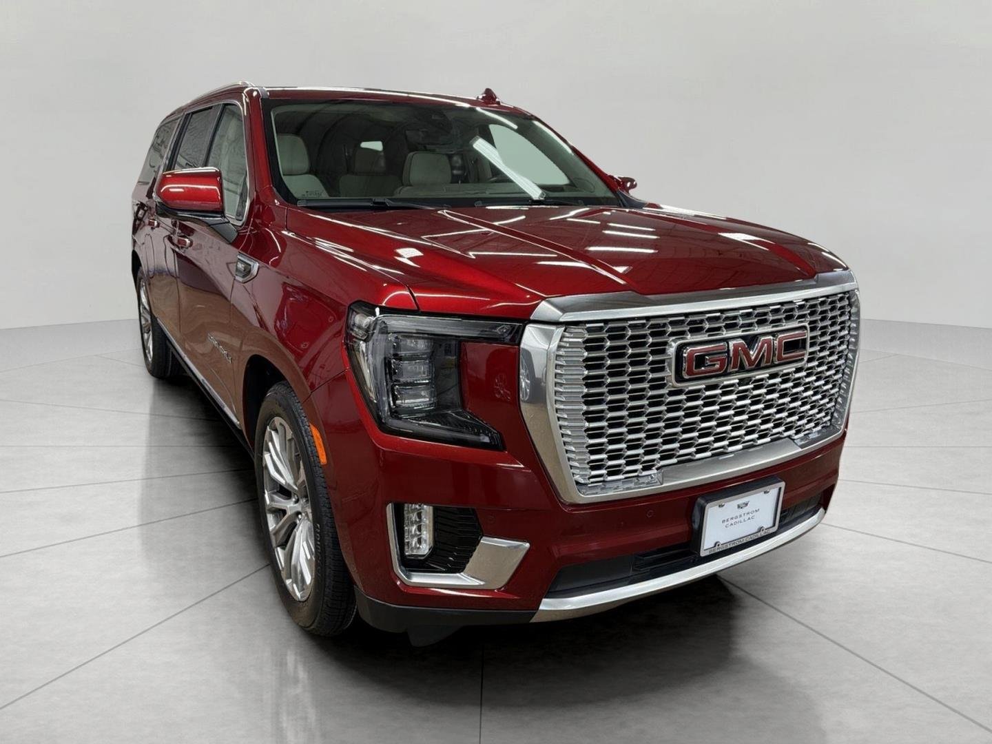 Used 2021 GMC Yukon XL Denali w/ Denali Premium Package AWD/4WD image 40