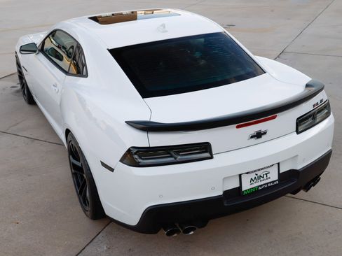 Used 2015 Chevrolet Camaro SS w/ SS Performance Package image 10