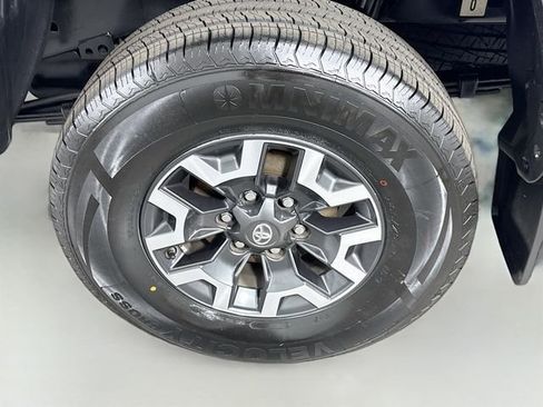 Certified 2018 Toyota Tacoma SR5 RWD image 28