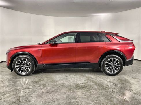 Used 2026 Cadillac Lyriq Sport image 5