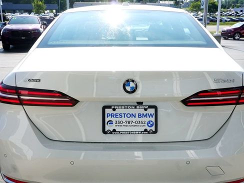 Used 2027 BMW 530i xDrive w/ Premium Package AWD/4WD image 4