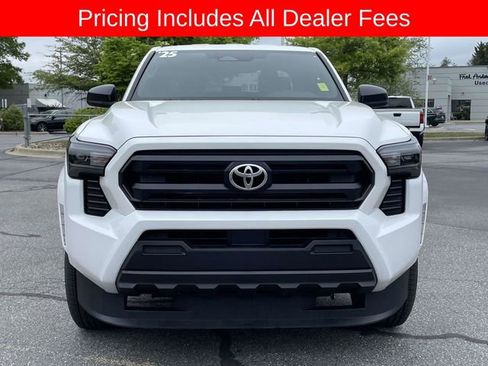 Used 2025 Toyota Tacoma SR AWD/4WD image 8