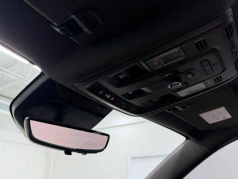 Used 2021 Cadillac Escalade ESV Sport AWD/4WD image 25