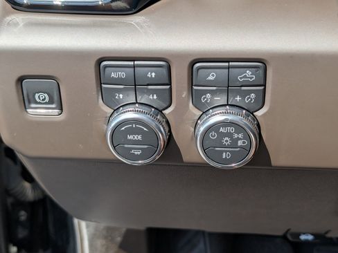 Used 2025 GMC Sierra 1500 Denali w/ Technology Package AWD/4WD image 22