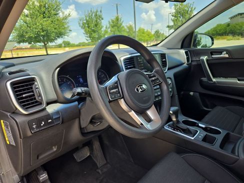 Used 2020 Kia Sportage LX w/ LX Popular Package FWD image 2