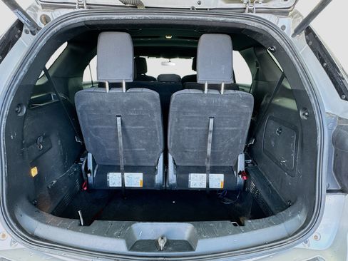 Used 2018 Ford Explorer XLT w/ Equipment Group 201A AWD/4WD image 17