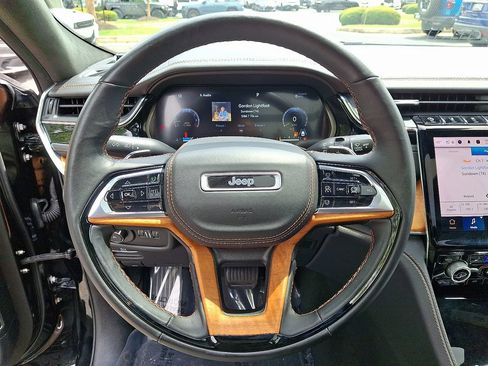 Used 2023 Jeep Grand Cherokee Summit AWD/4WD image 21