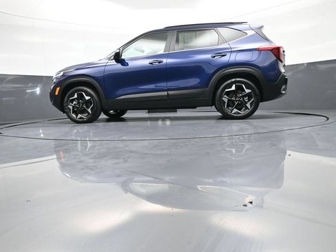 Certified 2025 Kia Seltos EX AWD/4WD image 47
