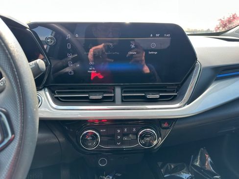Used 2025 Chevrolet Trax LT FWD image 23