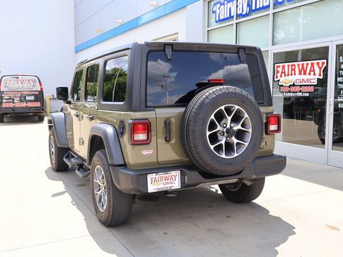 Used 2025 Jeep Wrangler Unlimited Sport AWD/4WD image 8