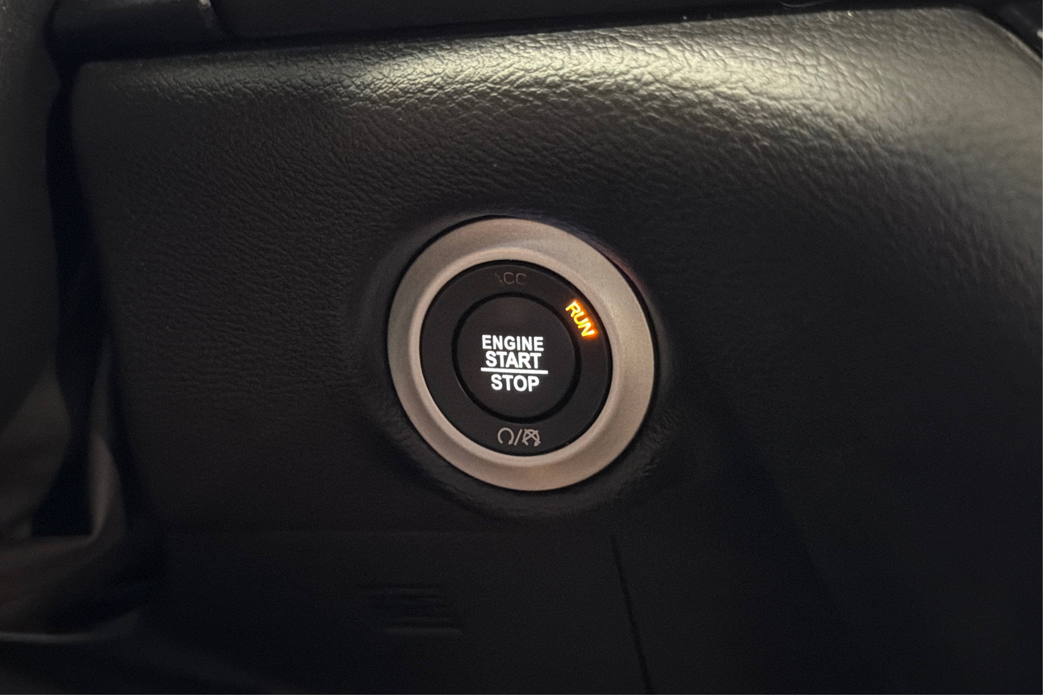 Used 2025 Chrysler Pacifica Select FWD image 33