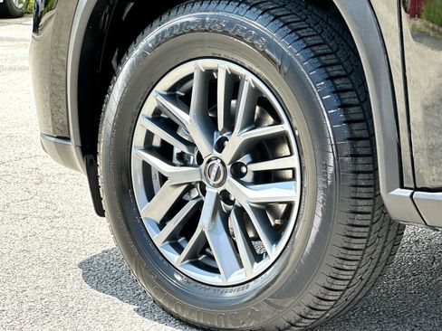 Used 2024 Nissan Rogue S FWD image 11