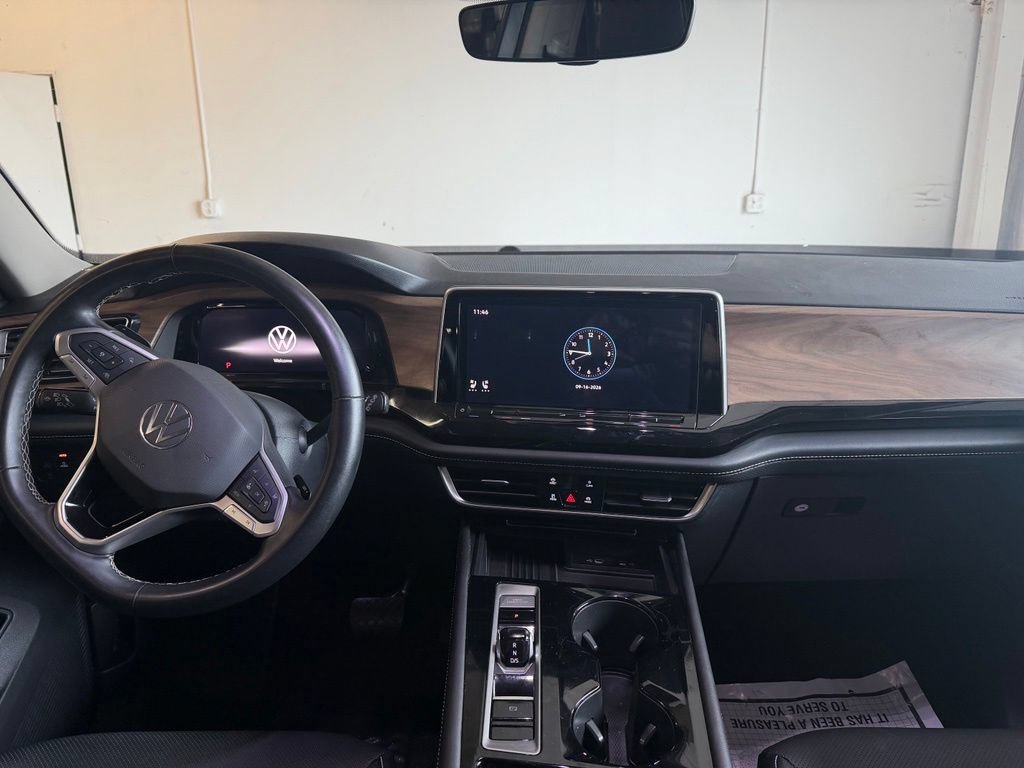 Used 2025 Volkswagen Atlas SE FWD image 13
