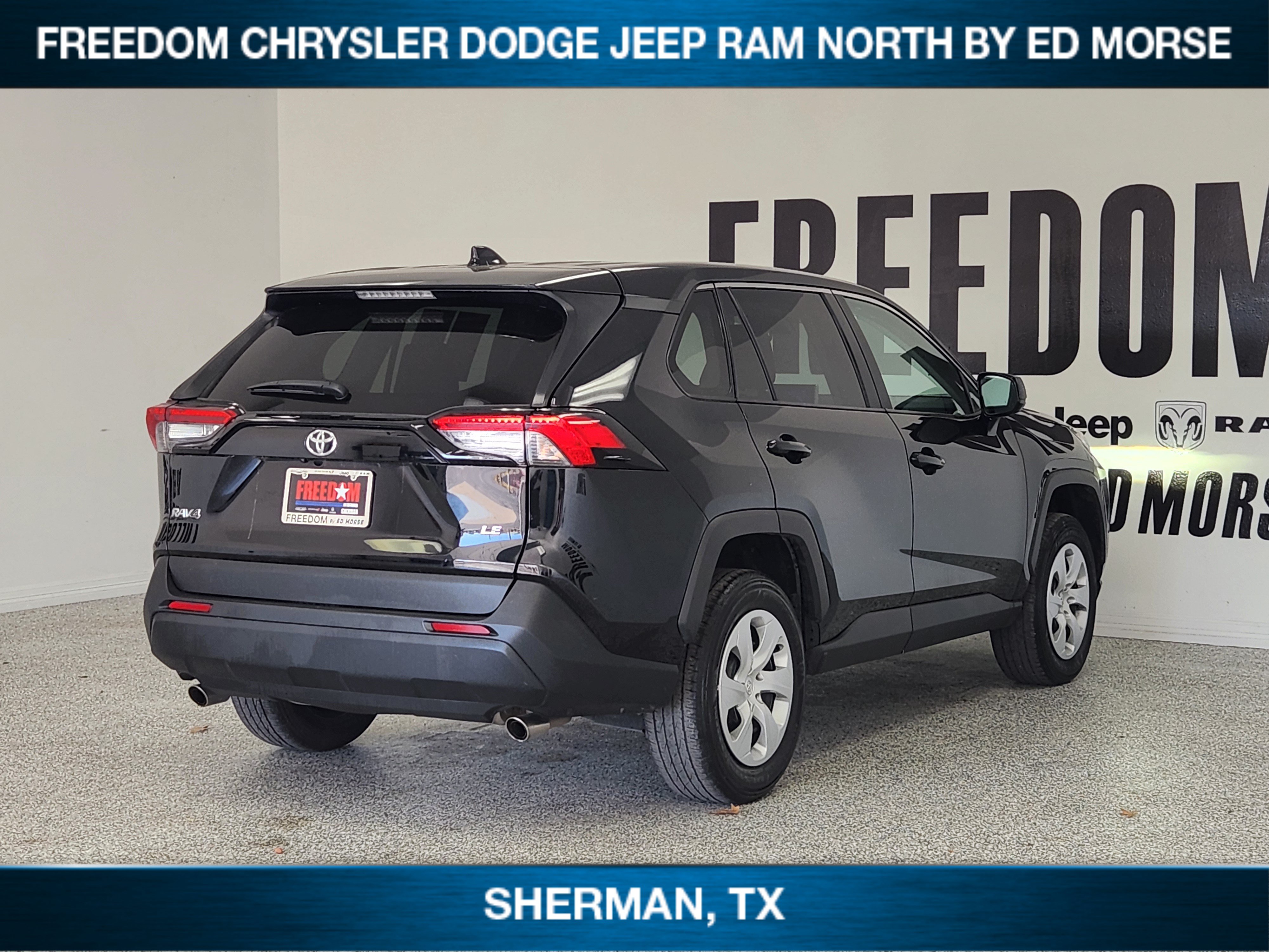 Used 2025 Toyota RAV4 LE FWD image 4