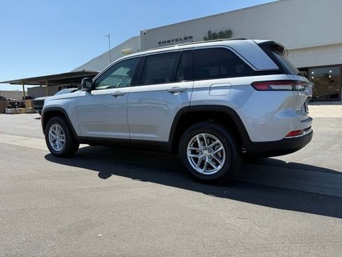 New 2025 Jeep Grand Cherokee Laredo X w/ Luxury Tech Group I image 4