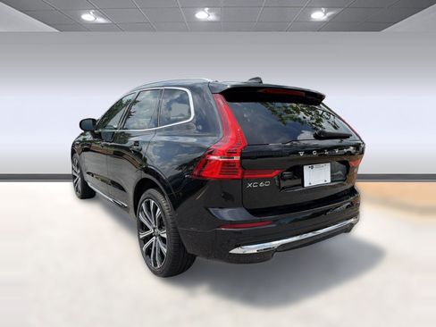 Certified 2023 Volvo XC60 B5 Ultimate w/ Climate Package FWD image 3