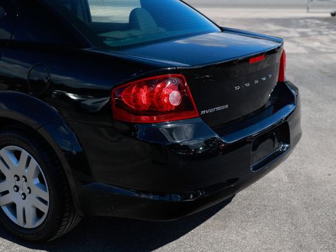 Used 2014 Dodge Avenger SE image 24