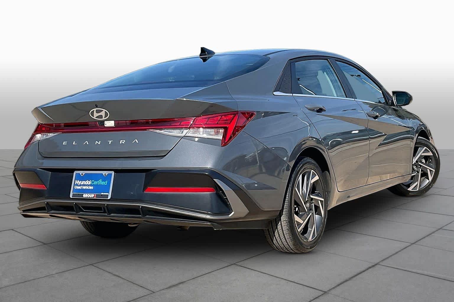 Certified 2025 Hyundai Elantra SEL FWD image 13