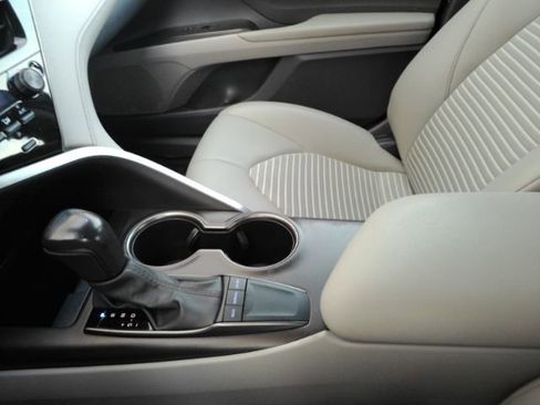 Used 2022 Toyota Camry SE image 39