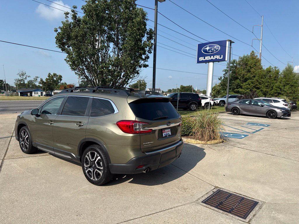 Used 2023 Subaru Ascent Limited w/ Technology Package AWD/4WD image 5
