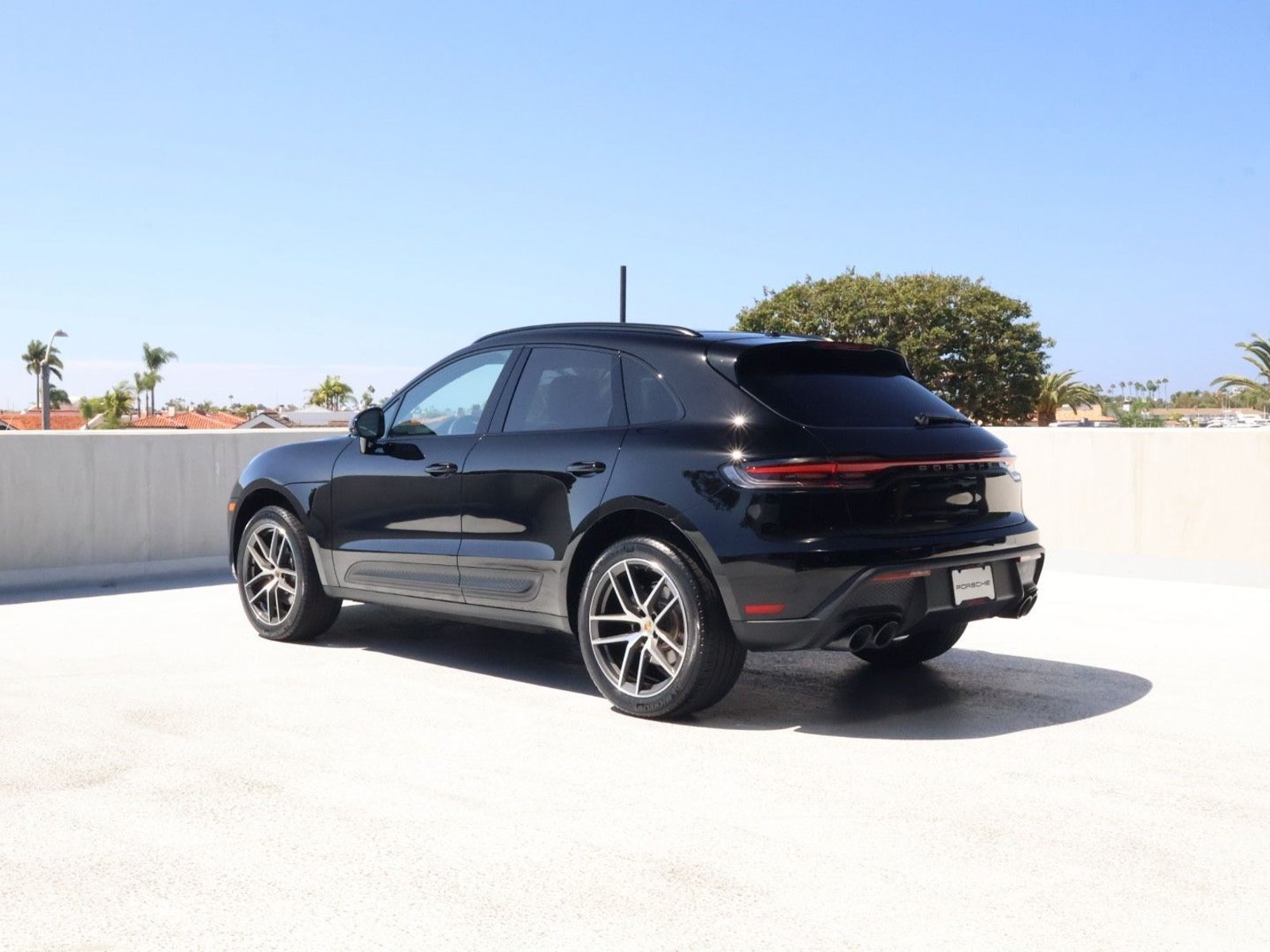 Certified 2026 Porsche Macan AWD/4WD image 3
