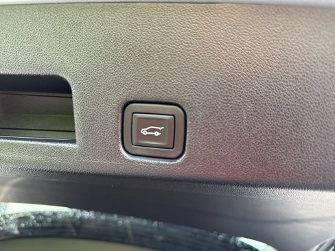 Certified 2024 Chevrolet Traverse LT w/ LPO, Floor Liner Package AWD/4WD image 36