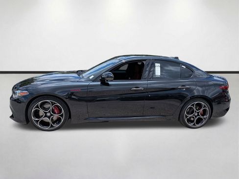 Used 2022 Alfa Romeo Giulia Veloce RWD image 7