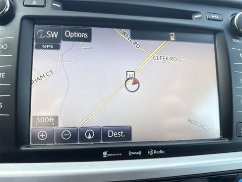 Used 2019 Toyota Highlander XLE image 17