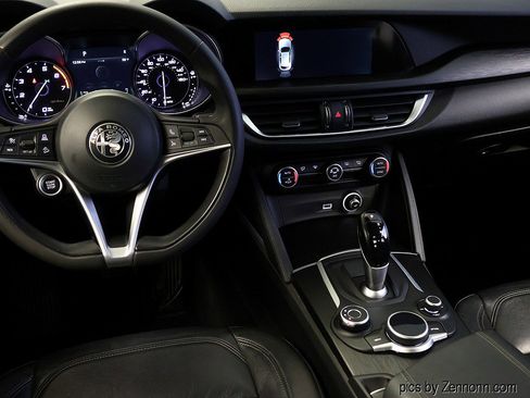 Used 2018 Alfa Romeo Stelvio AWD image 16
