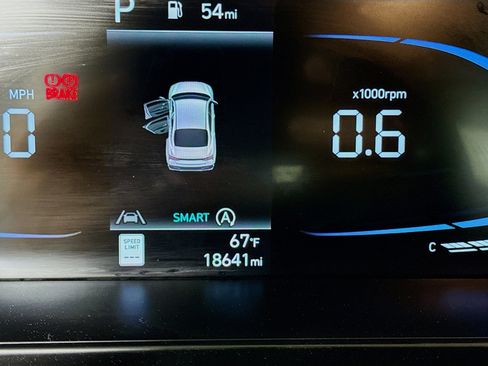 Used 2025 Hyundai Elantra SE image 16