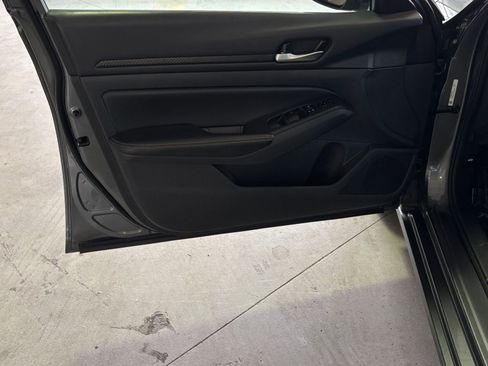 Used 2025 Nissan Altima 2.5 SV image 18