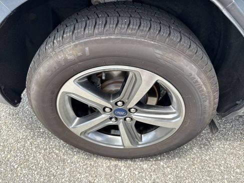 Used 2019 Ford Edge SEL w/ Equipment Group 201A AWD/4WD image 17