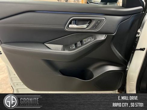 New 2026 Nissan Rogue Platinum w/ Platinum Premium Package AWD/4WD image 10