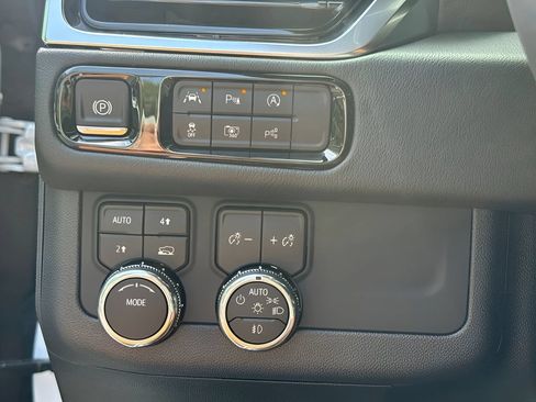 New 2026 GMC Yukon XL Denali w/ Sun & Power Step Package AWD/4WD image 18