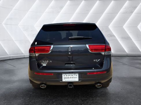 Used 2013 Lincoln MKX FWD image 4