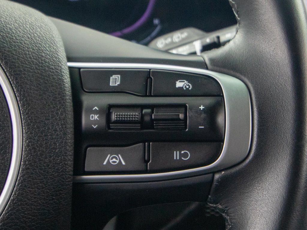Used 2025 Kia Sportage EX FWD image 25