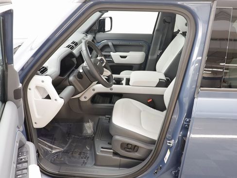Used 2025 Land Rover Defender 110 S image 6
