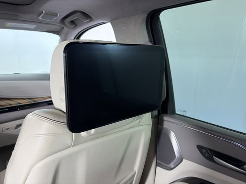 Certified 2023 Cadillac Escalade ESV Premium Luxury Platinum w/ LPO, Radiant Package AWD/4WD image 19