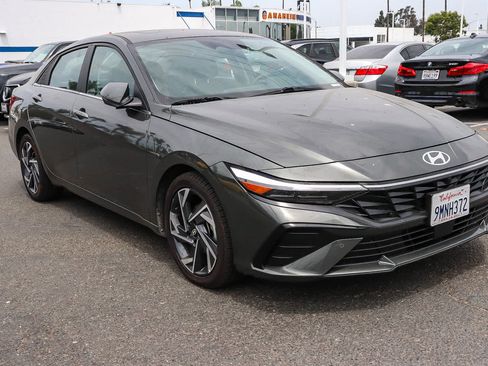 Used 2024 Hyundai Elantra Limited FWD image 14