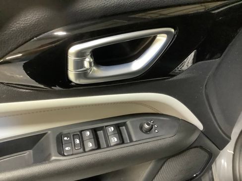 Used 2023 Jeep Compass Limited AWD/4WD image 22