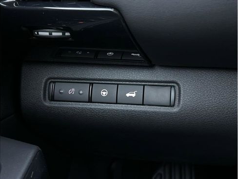 New 2025 Nissan Pathfinder SV image 20