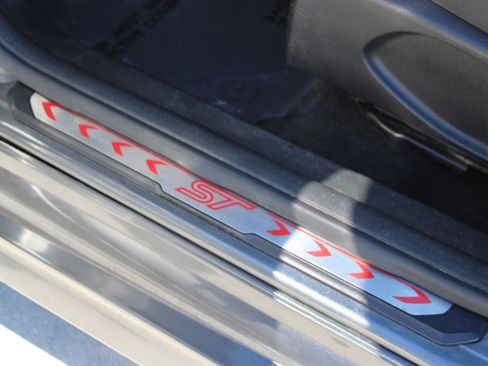 Used 2018 Ford Focus ST image 10