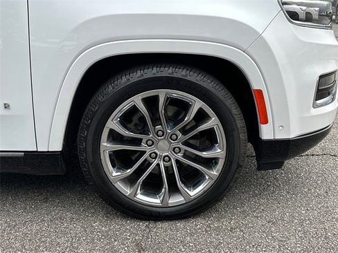 Used 2023 Jeep Grand Wagoneer L Series II w/ Premium Group II image 12