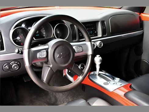 Used 2004 Chevrolet SSR w/ Preferred Equipment Group RWD image 13