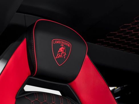 Used 2024 Lamborghini Revuelto image 35