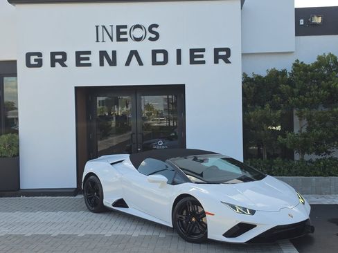 Used 2021 Lamborghini Huracan EVO RWD image 2